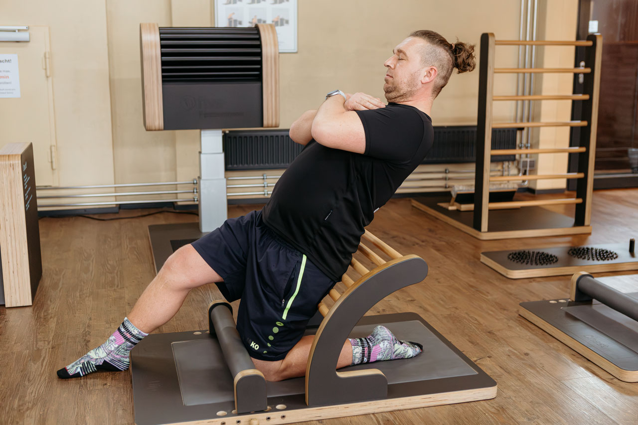 Mann in einem Five-pro Gerät