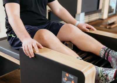 Mann am Faszienstiumator