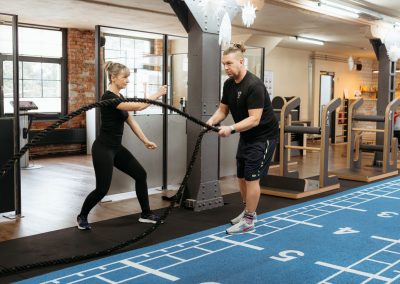 Ropes Trainerin mit Kunde